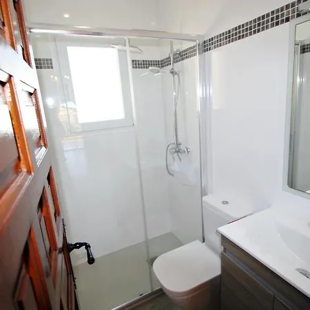 Linda - Modern With Splendid Views In Villa