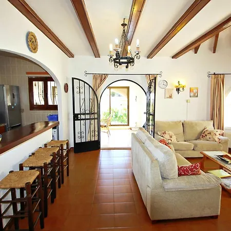 Linda - Modern With Splendid Views In