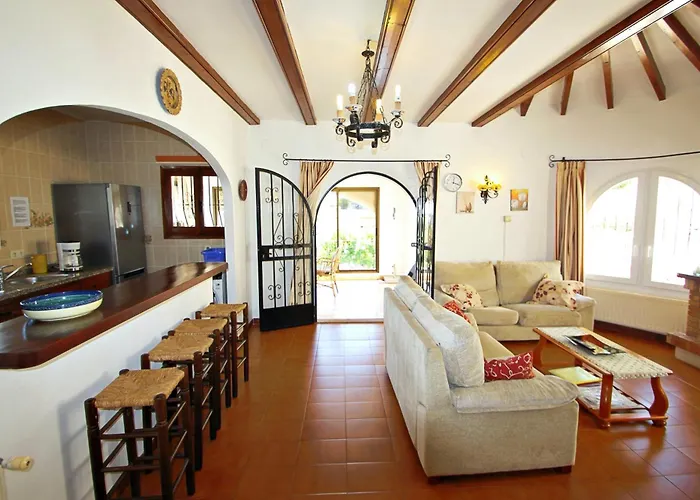 Linda - Modern With Splendid Views In